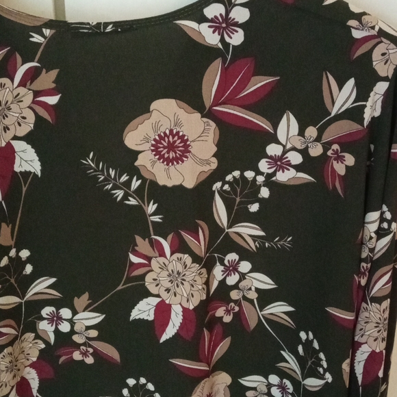 Silky lightweight blouse. Made and purchased in Italy. XL - Picture 5 of 9